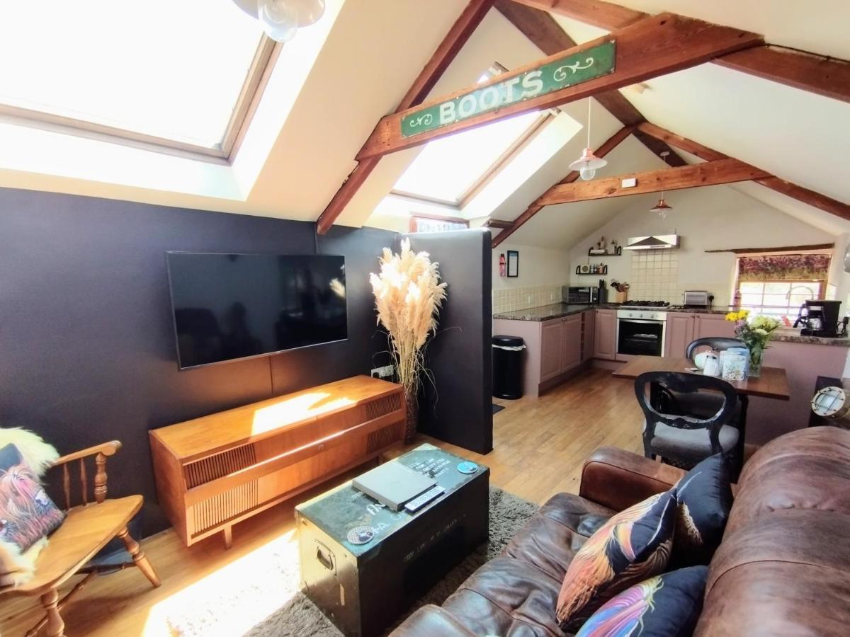 Cosy Barn On Rural Smallholding With Alpacas, Goats & Pigs Stithians Екстериор снимка